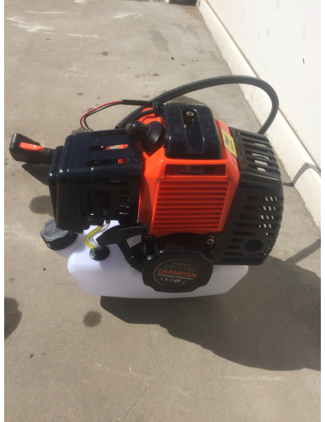 Universāls divtaktu dzinējs 2.4KW